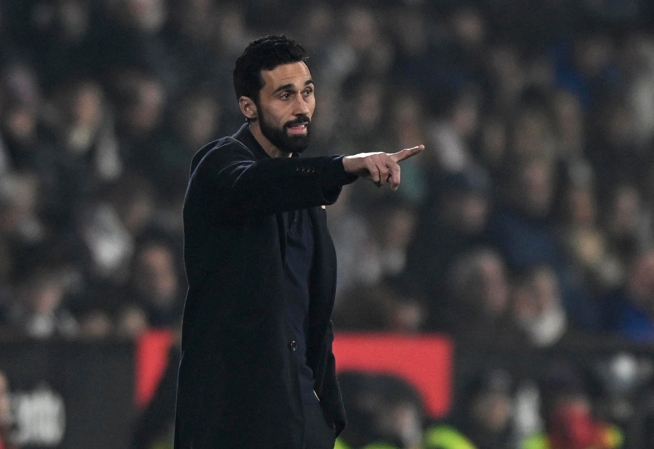 mk体育-西媒：阿韦洛亚在更衣室面临压力，一些球员认为他只是临时教练