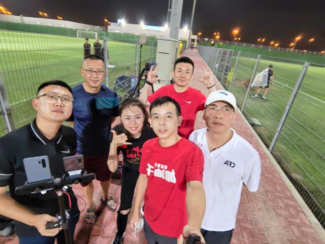 1640937351667051270.jpg 17-沙迦期间一起跟随采访国足的几位同行.jpg