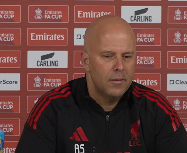 mk体育-斯洛特：不太确定输球是否态度问题 大家都知道欧冠资格的重要性