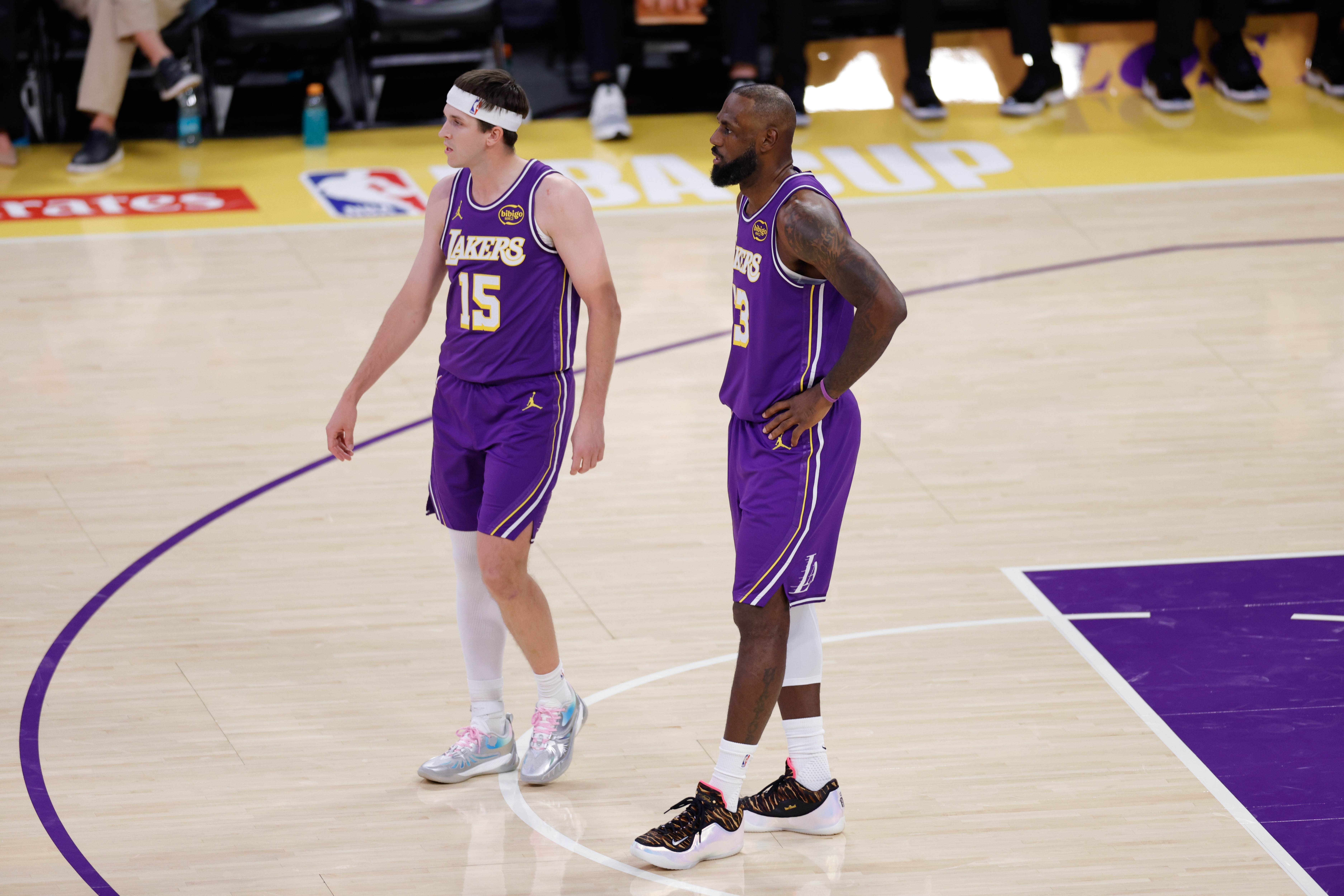 mk体育官方网站-👀詹姆斯晒照庆祝拿下掘金！里夫斯现身评论区：🐐！