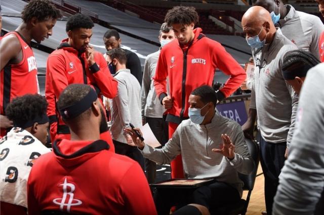 胜率回到50%！哈登离队后火箭防守效率同期第二