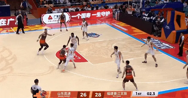 mk体育官网-陶汉林接球快速出手压哨抛投打进，山东首节28-28战平福建